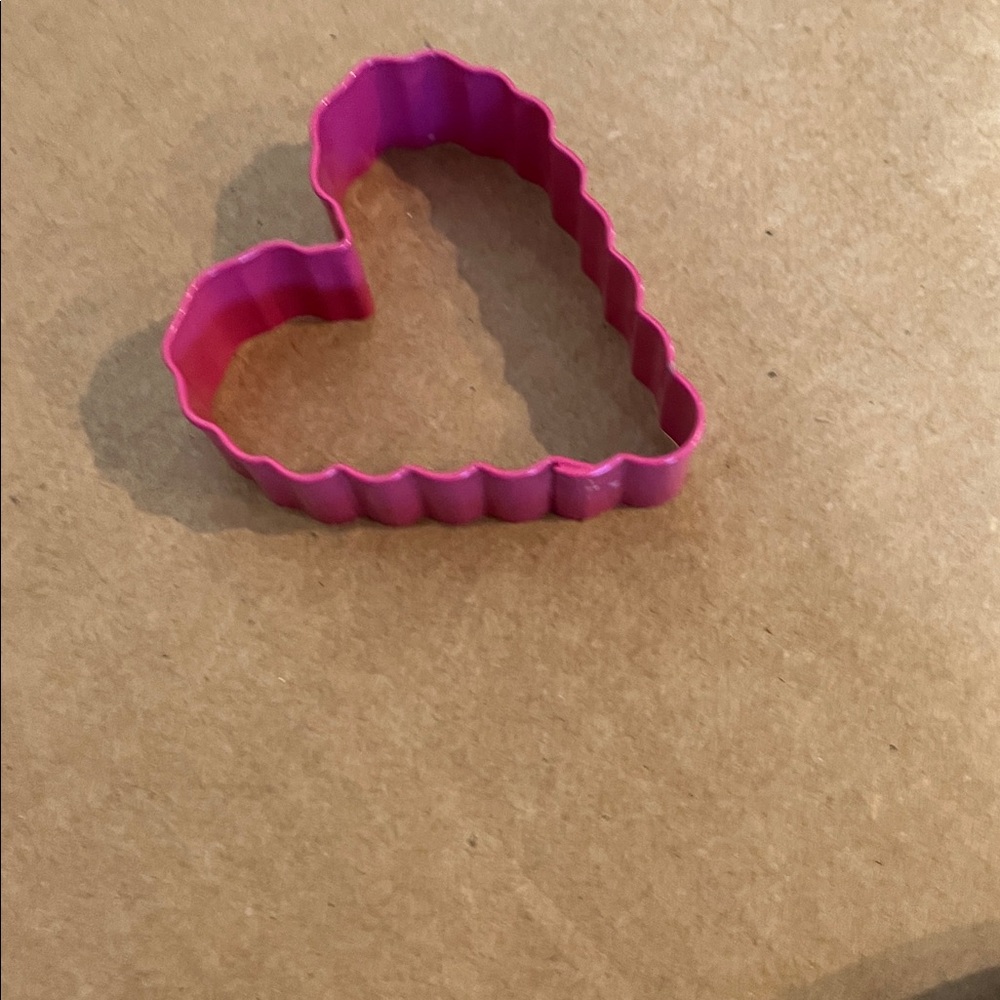 Heart-Shaped Bakeware Set - Picture 7 of 8